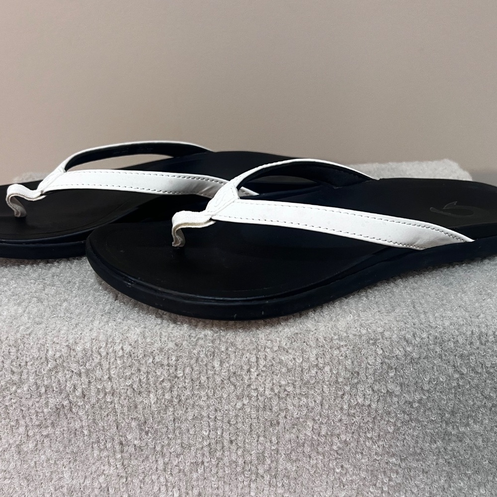 Olukai women's sandals size 6 - Picture 3 of 4